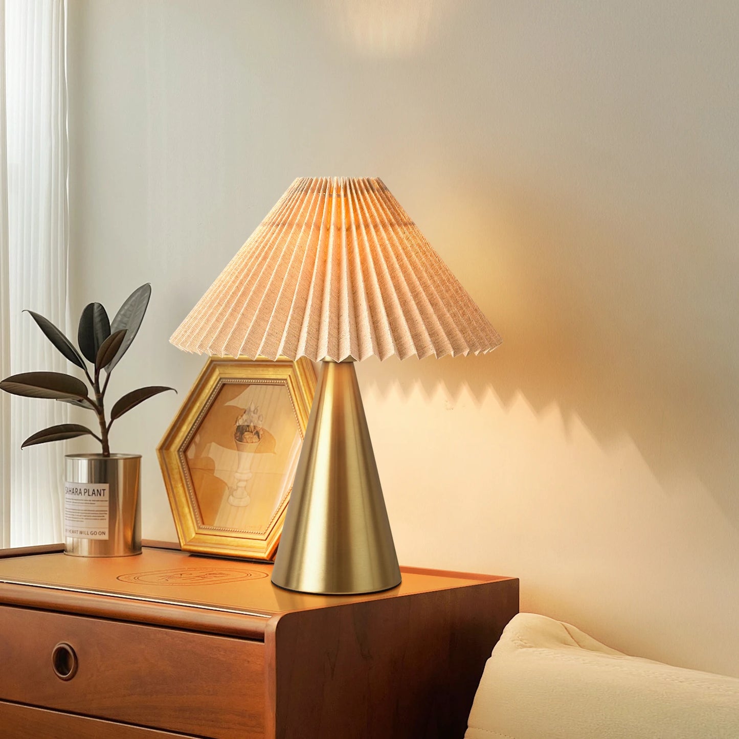 Gold Small Table Lamp, Cute Table Lamp, Pleated Table Lamp，, Small Scalloped Lamp Shade Table Lamps for Small Spaces for Bedroom