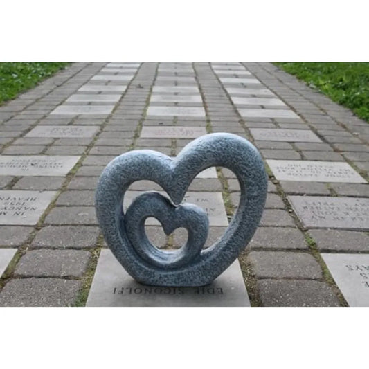 Heart Garden Sculpture Outdoor Decor Metal Wall Art Red Modern Minimalist Design Durable Rust-Resistant Finish